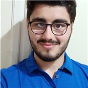 Studente universitario di chimica applicata fornisce ripetizioni di chimica a studenti di licei, istituti tecnici e professionali